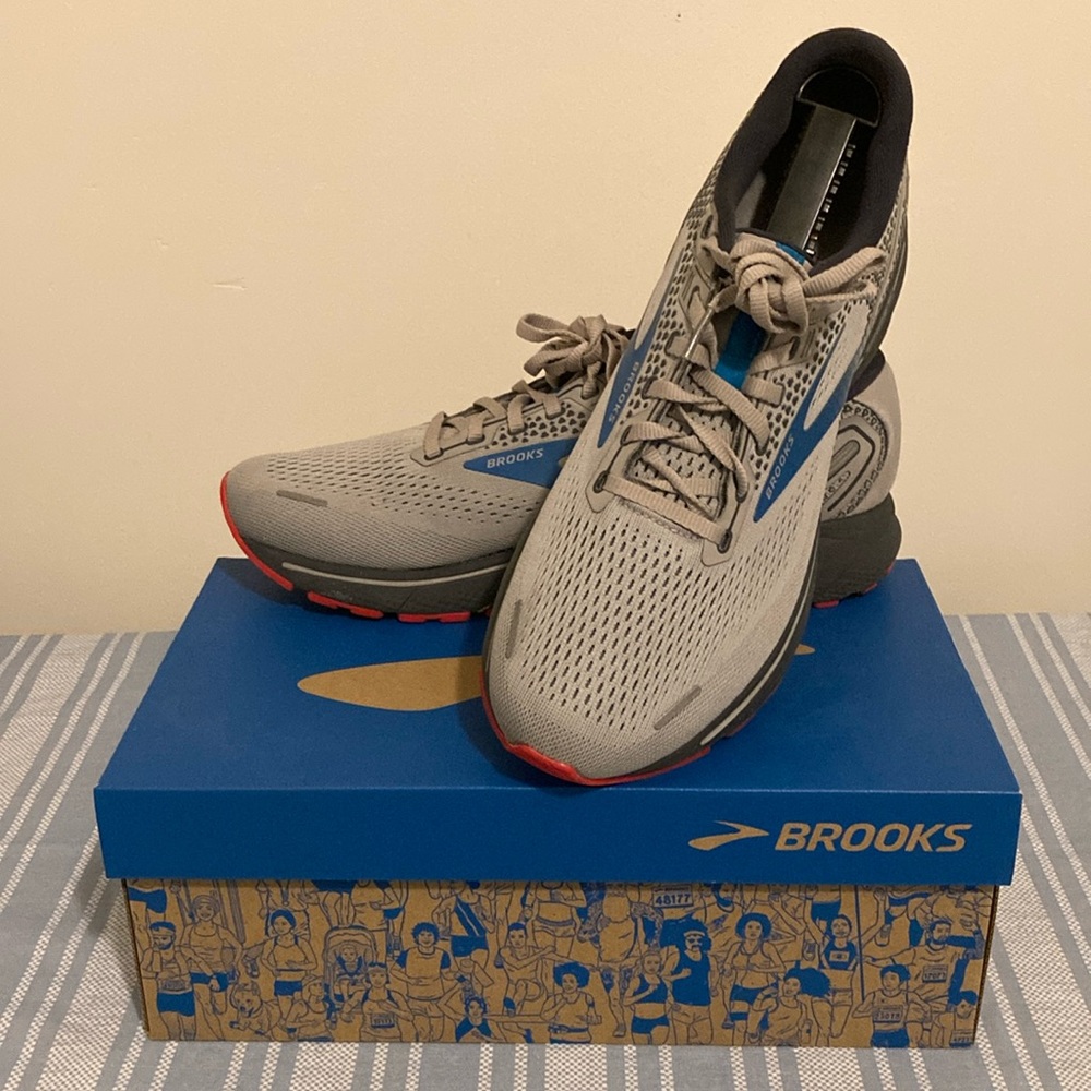 Brooks Ghost 14 Men’s 10.5 Medium/D. Blue/Red/Gray.  EUC
